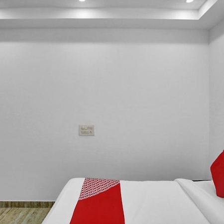Oyo 82100 Golden Residency 诺伊达 外观 照片