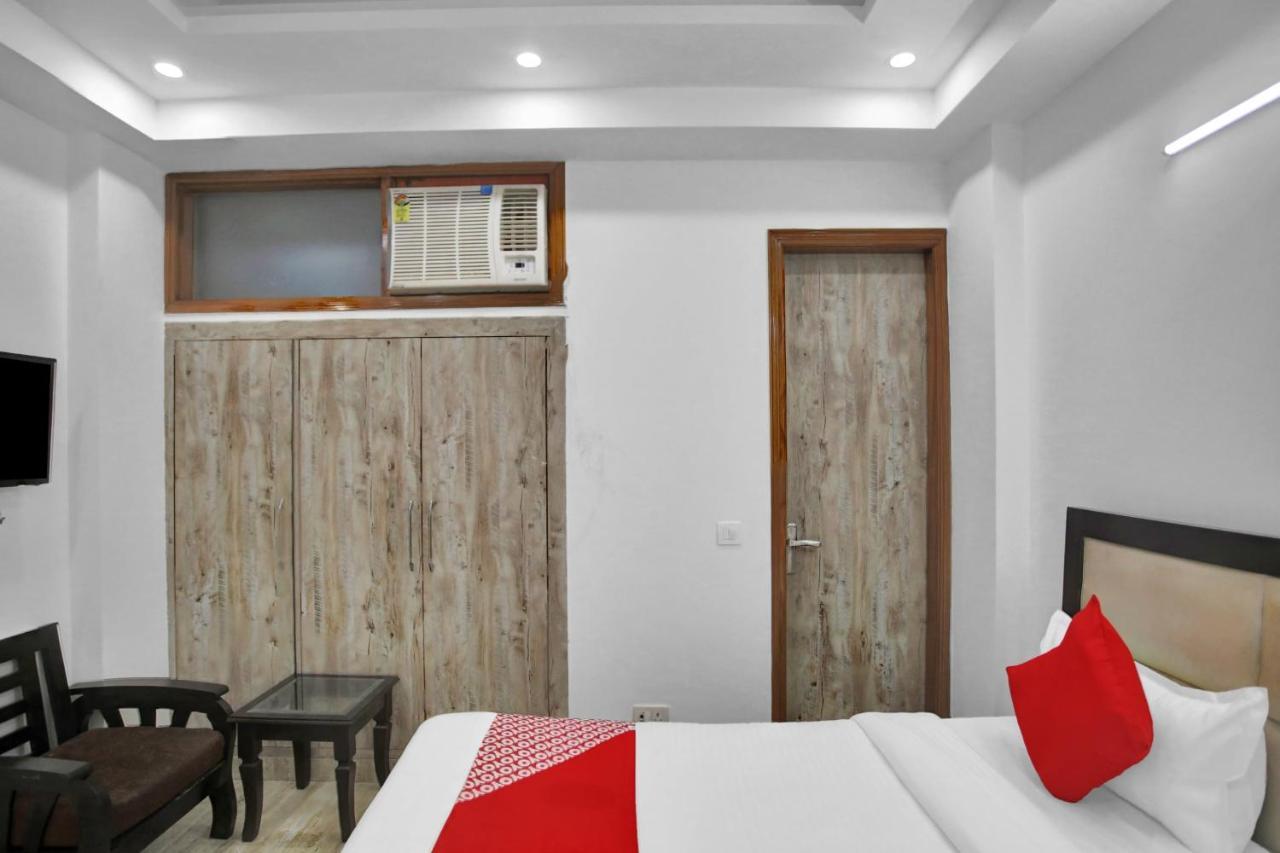 Oyo 82100 Golden Residency 诺伊达 外观 照片