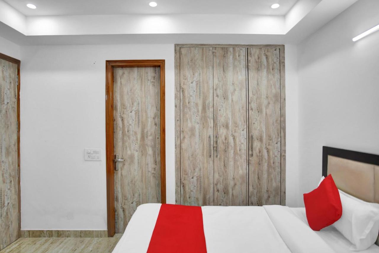 Oyo 82100 Golden Residency 诺伊达 外观 照片