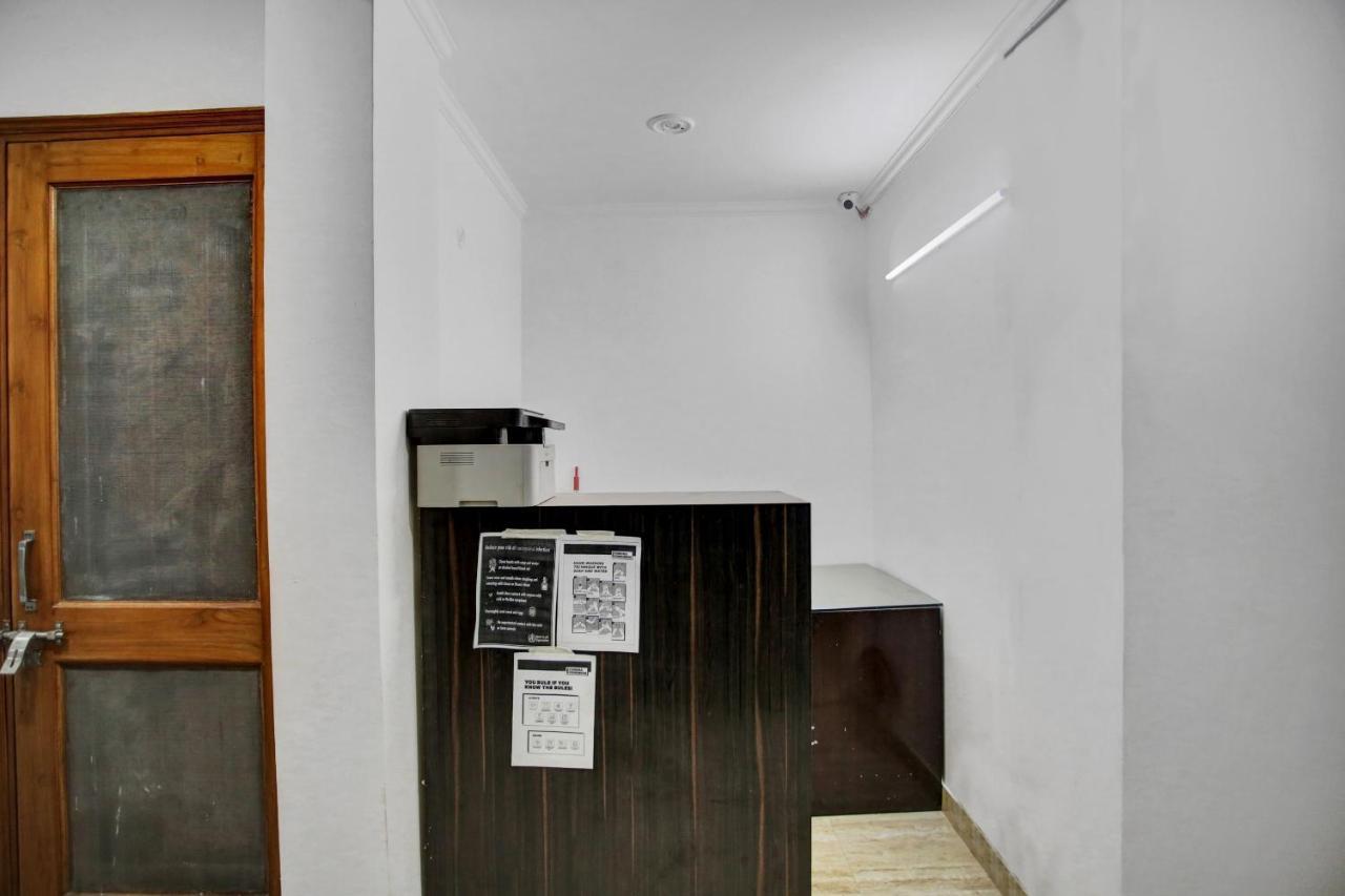 Oyo 82100 Golden Residency 诺伊达 外观 照片