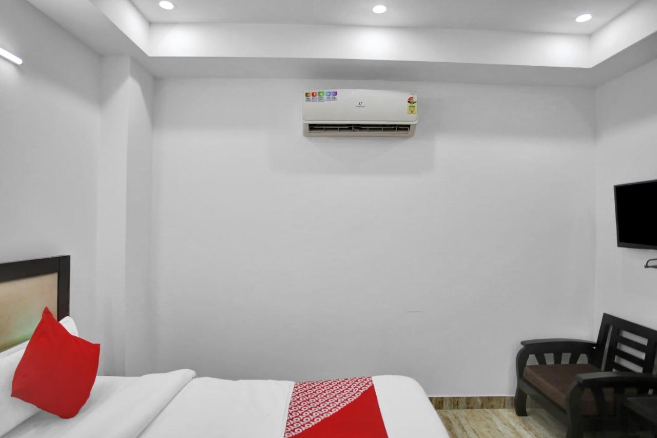 Oyo 82100 Golden Residency 诺伊达 外观 照片