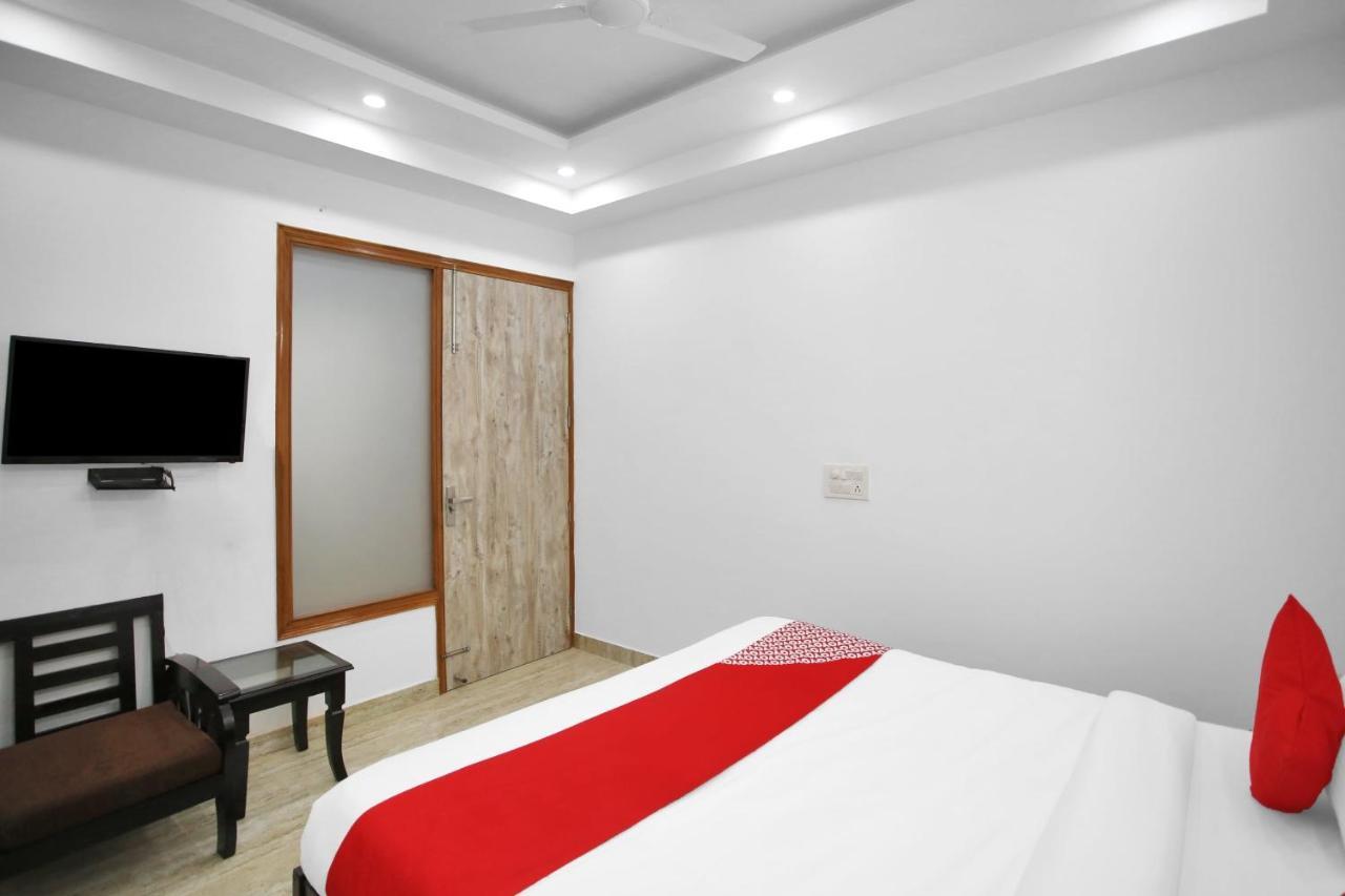 Oyo 82100 Golden Residency 诺伊达 外观 照片